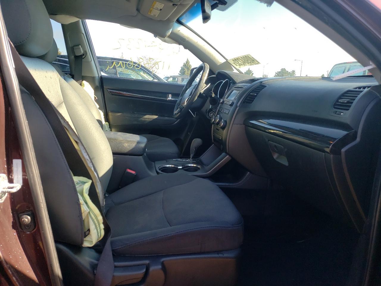 Photo 5 from auction – 2013 KIA SORENTO LX with VIN 5XYKT4A68DG381476