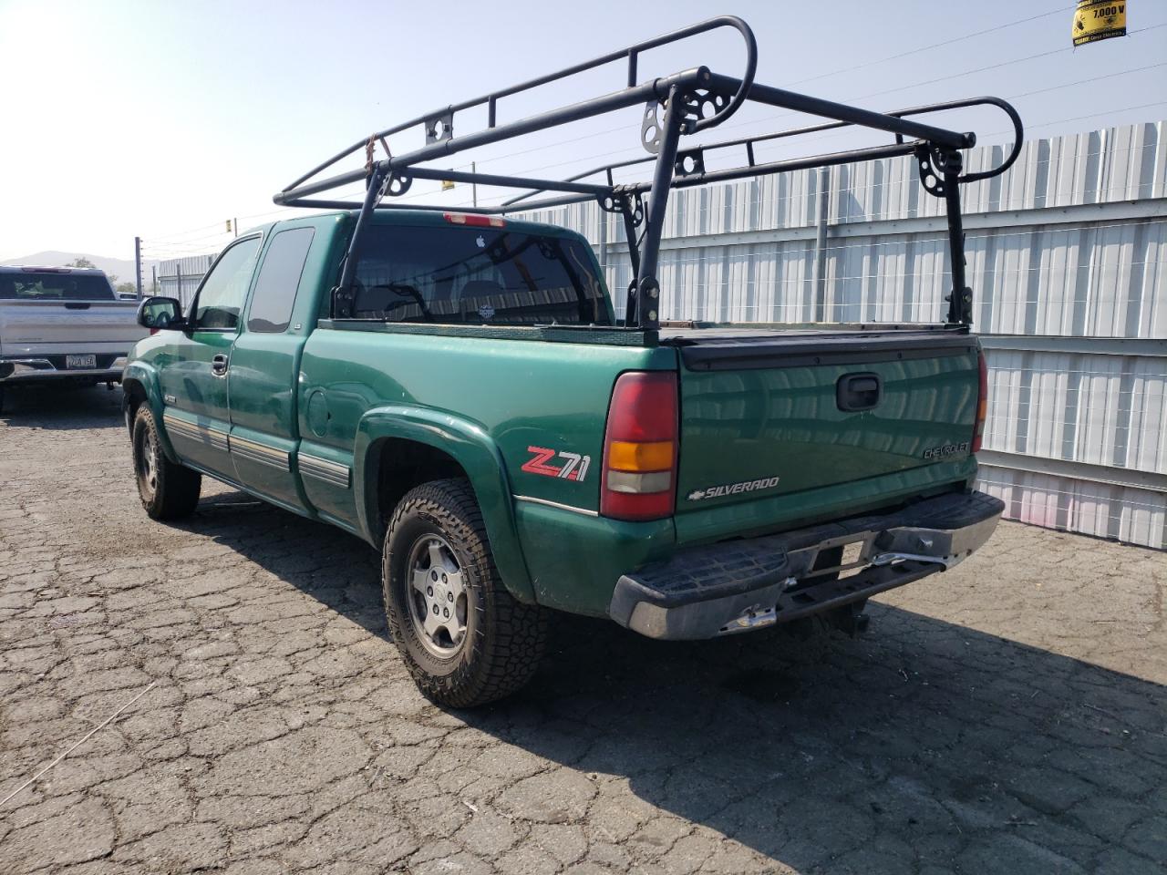 Photo 3 from auction – 2000 CHEVROLET SILVERADO with VIN 2GCEK19T3Y1218162