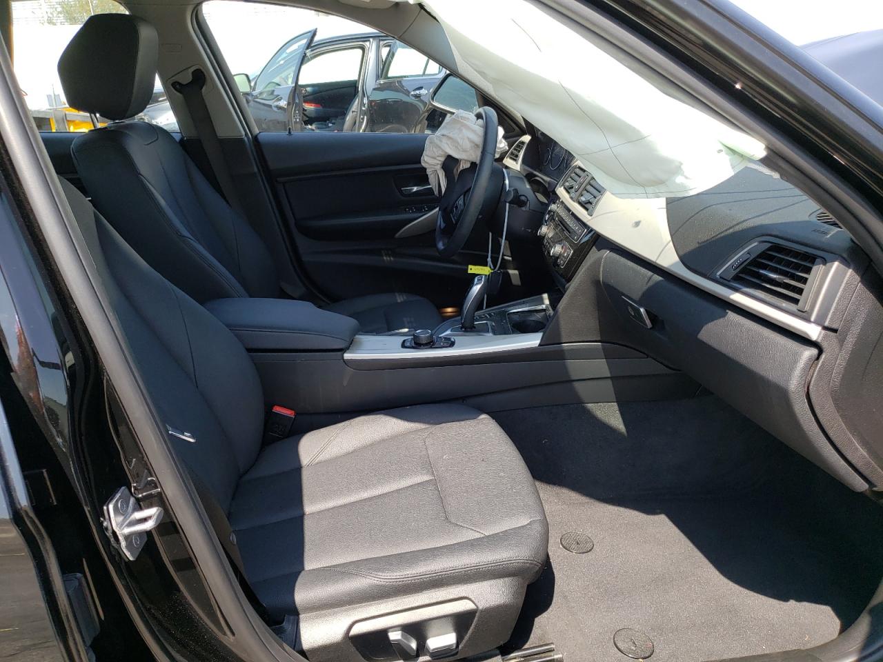Photo 5 from auction – 2018 BMW 320 I with VIN WBA8E1G54JNU92996