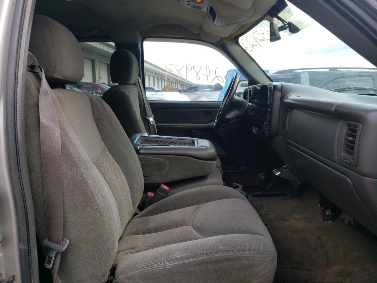 Photo 5 from auction – 2004 CHEVROLET SILVERADO with VIN 2GCEK19V041164346