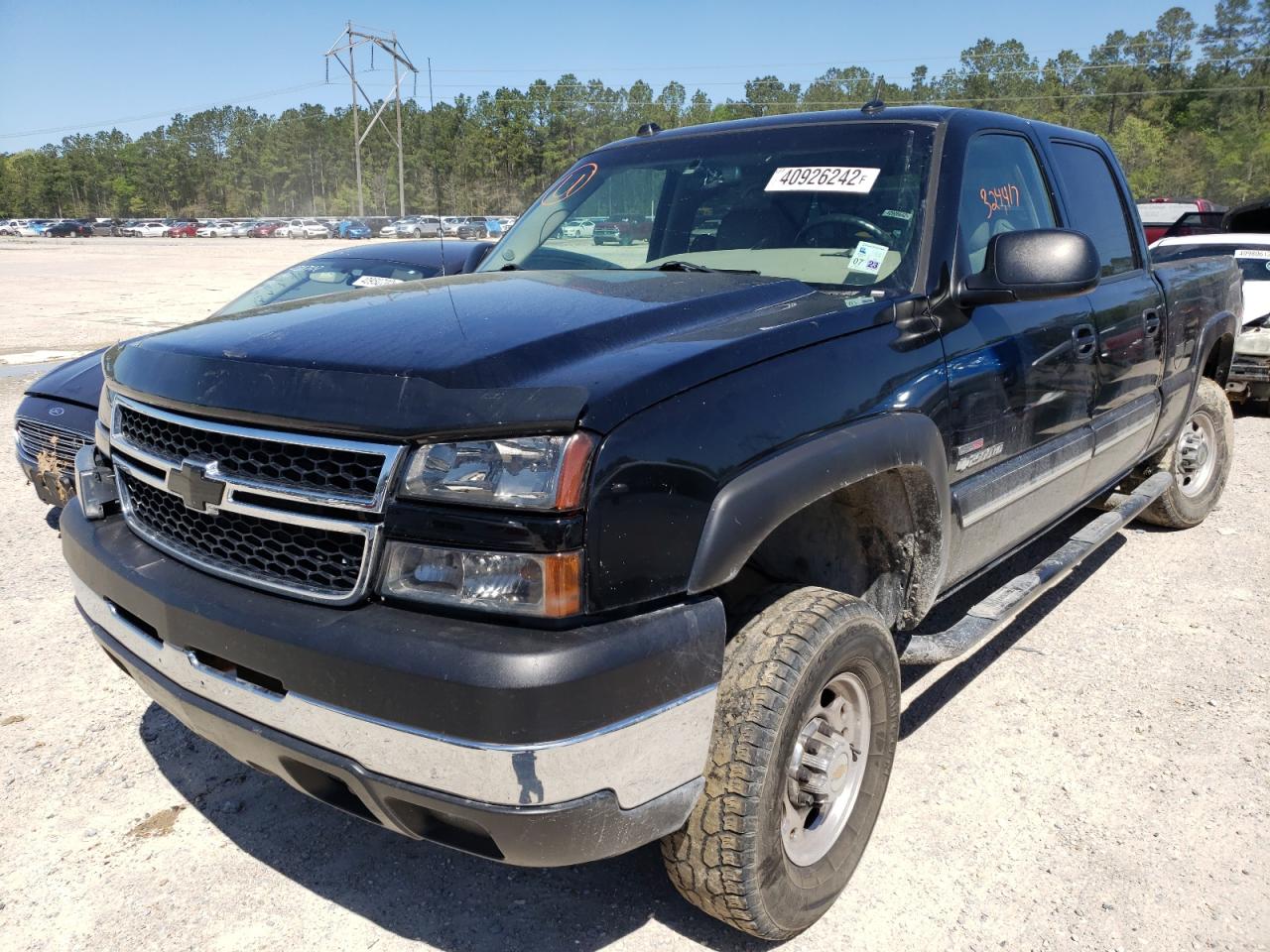 Фото 2 с аукциона – 2005 CHEVROLET SILVERADO с VIN 1GCHK23205F850575