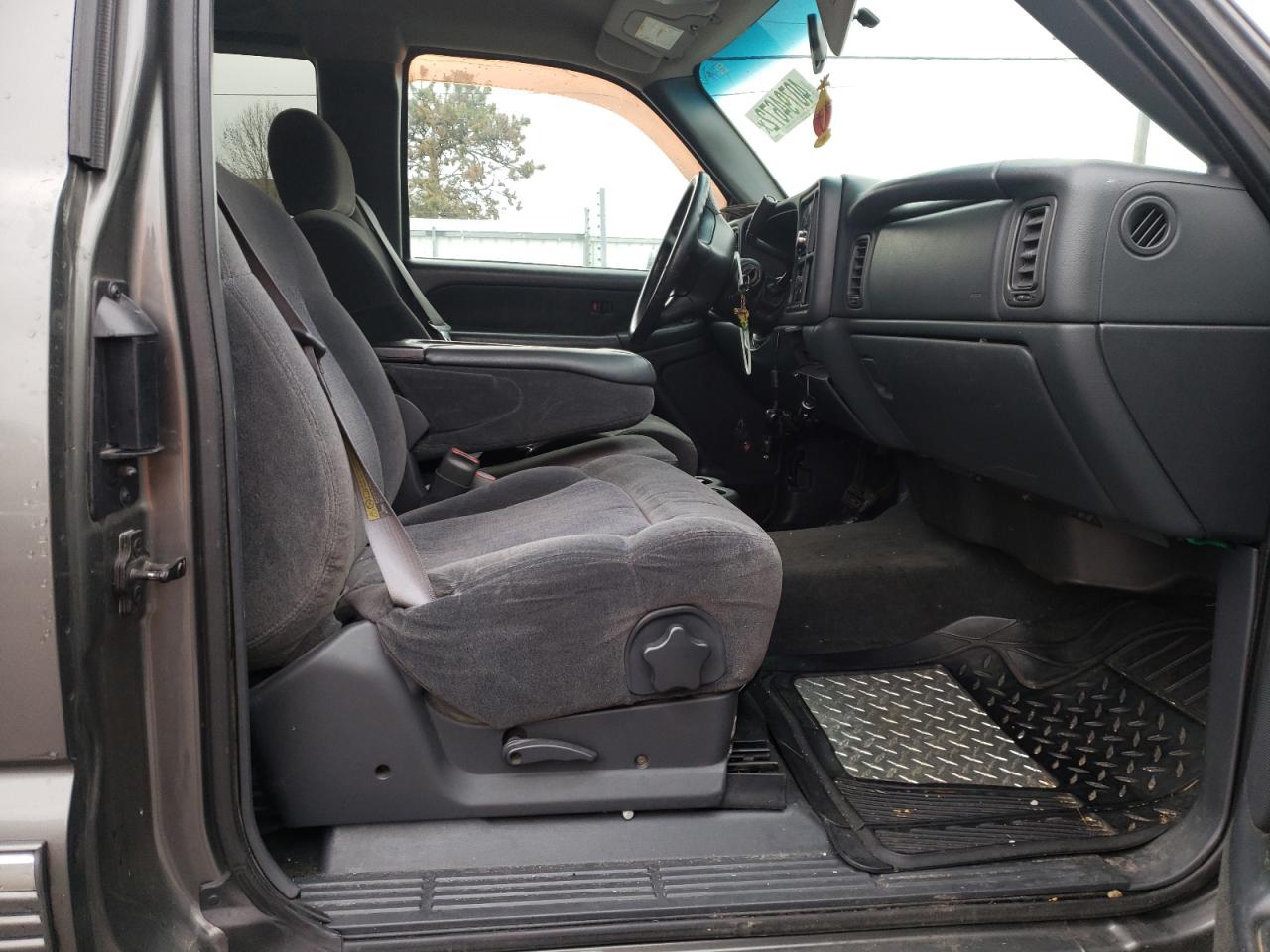 Photo 5 from auction – 2001 CHEVROLET SILVERADO with VIN 2GCEC19VX11400879