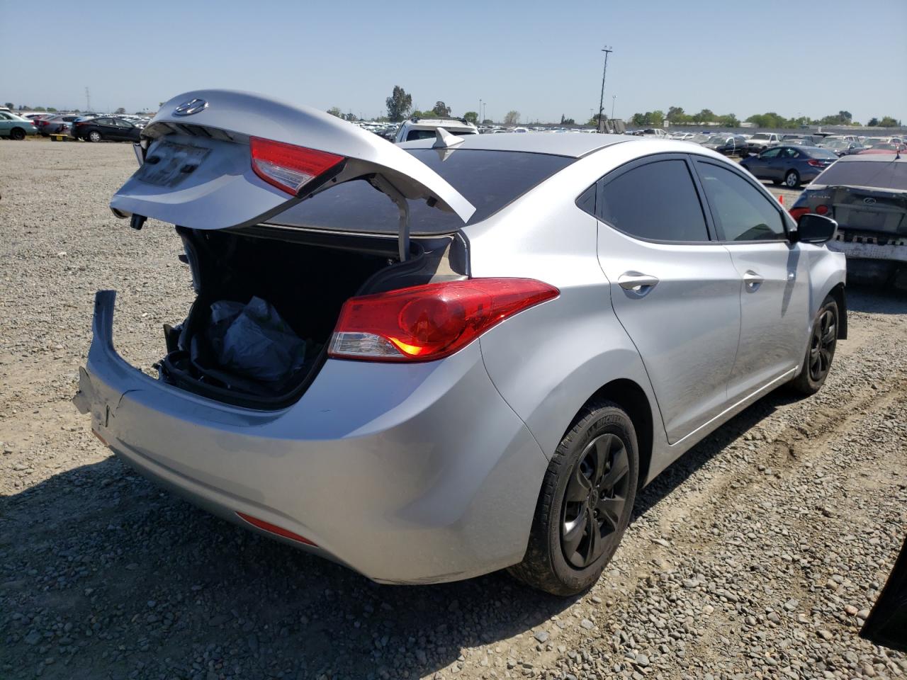 Photo 4 from auction – 2012 HYUNDAI ELANTRA GL with VIN 5NPDH4AE1CH147799