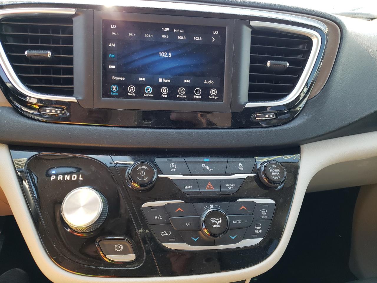 Photo 9 from auction – 2018 CHRYSLER PACIFICA T with VIN 2C4RC1BG4JR211451