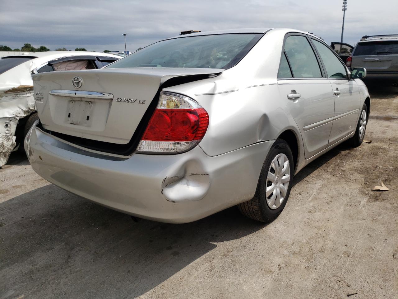 Photo 4 from auction – 2005 TOYOTA CAMRY LE with VIN 4T1BE32K25U974746