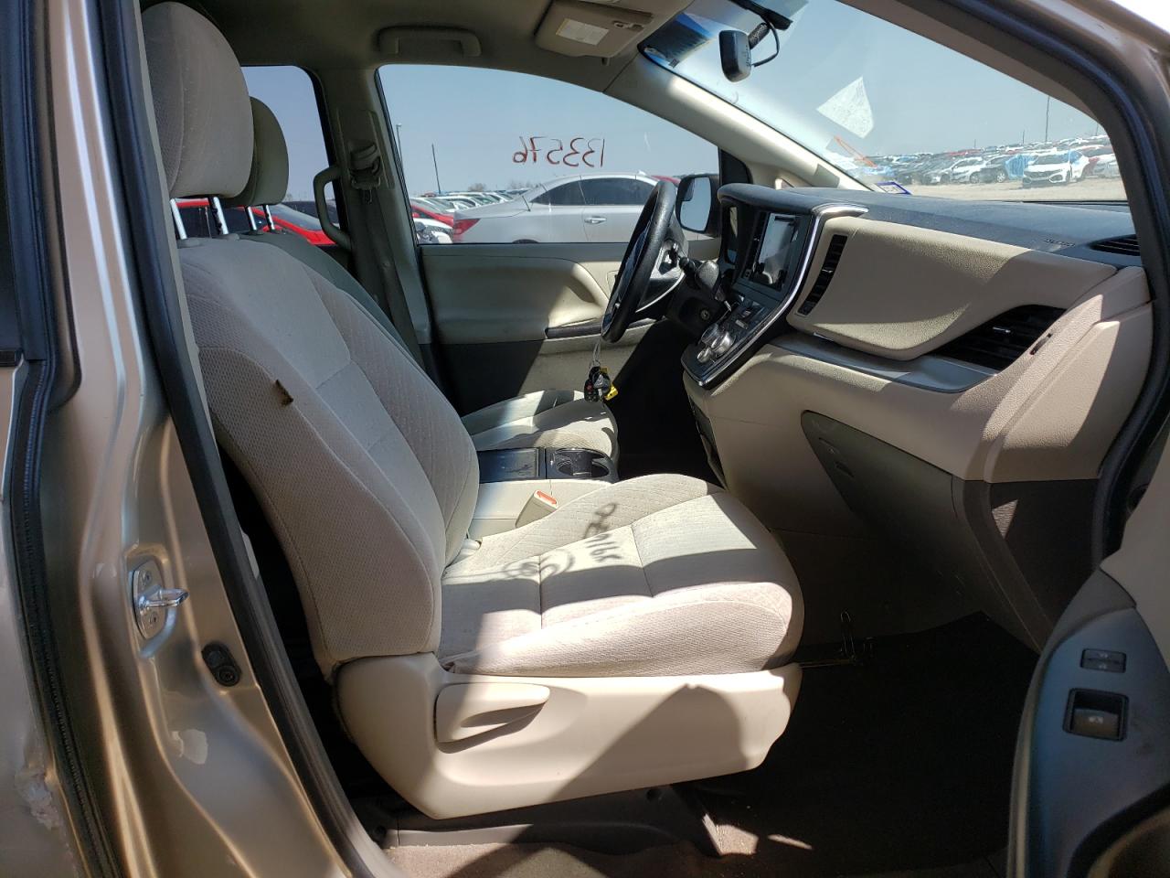 Photo 5 from auction – 2017 TOYOTA SIENNA LE with VIN 5TDKZ3DC8HS891670