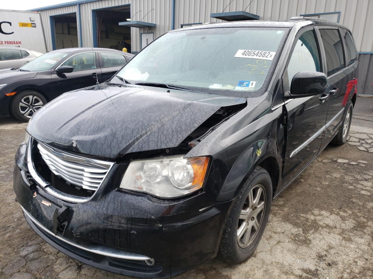Photo 2 from auction – 2012 CHRYSLER TOWN & COU with VIN 2C4RC1BG6CR212829