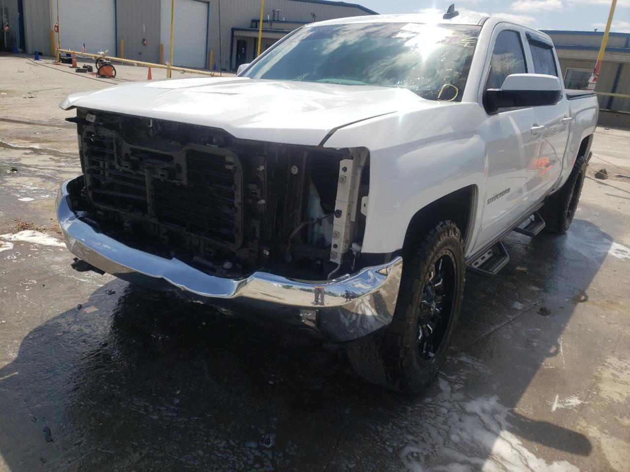 Foto 2 de la subasta – 2018 CHEVROLET SILVERADO con VIN 3GCUKREC2JG365960