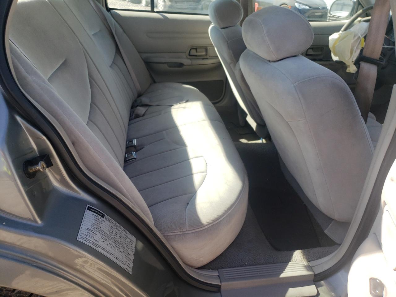 Photo 6 from auction – 1999 FORD CROWN VICT with VIN 2FAFP73W5XX237177