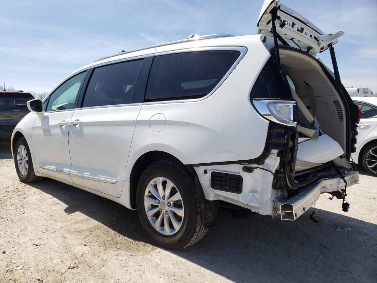 Photo 3 from auction – 2018 CHRYSLER PACIFICA T with VIN 2C4RC1BG4JR211451