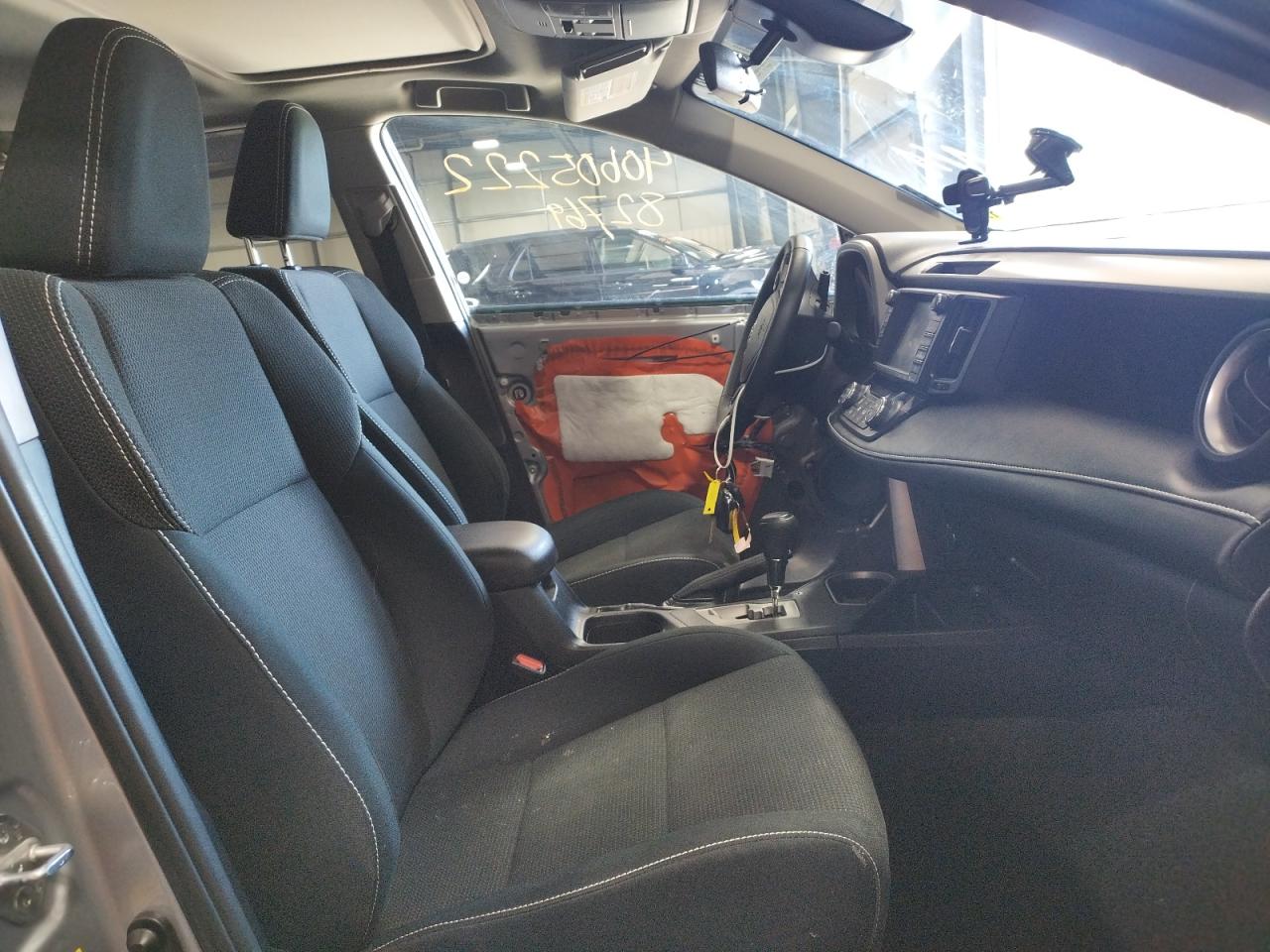 Photo 5 from auction – 2017 TOYOTA RAV4 XLE with VIN 2T3WFREV9HW331538
