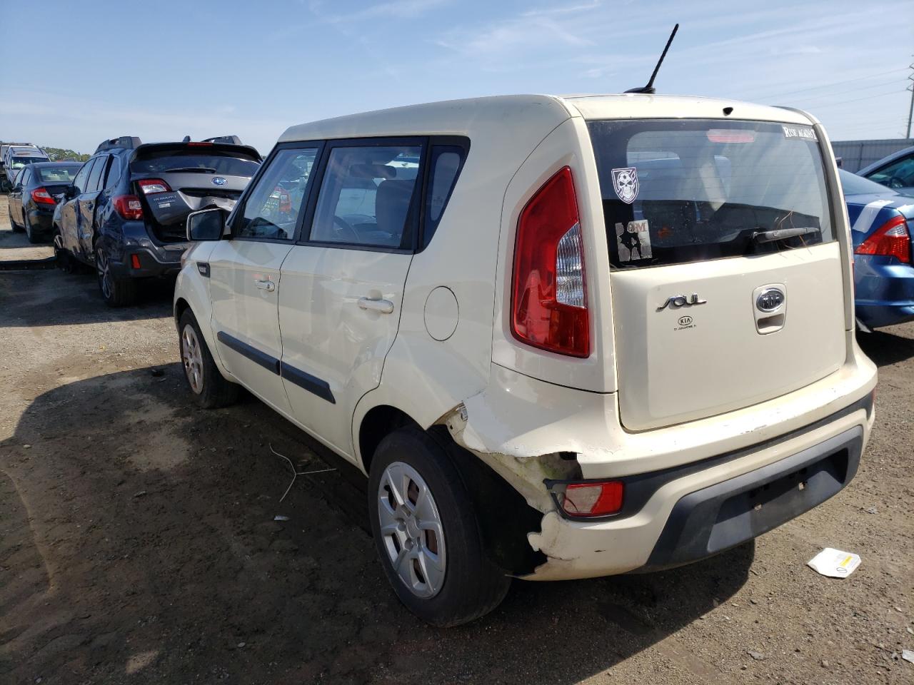 Photo 3 from auction – 2012 KIA SOUL with VIN KNDJT2A58C7353910