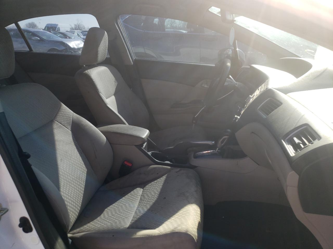 Photo 5 from auction – 2014 HONDA CIVIC LX with VIN 19XFB2F53EE045578