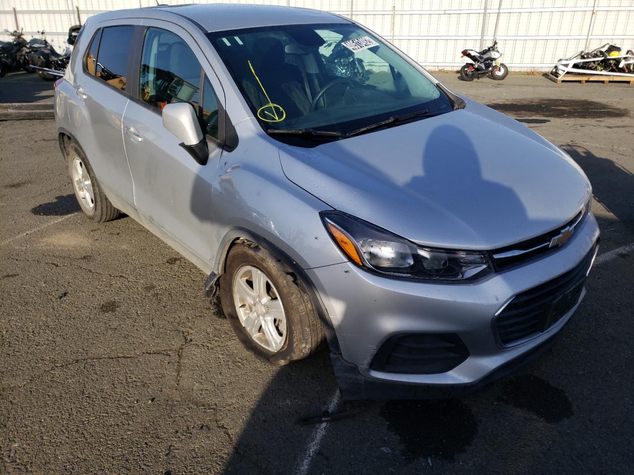 CHEVROLET TRAX LS 2020 with VIN KL7CJKSB7LB031790 - Photo from auction
