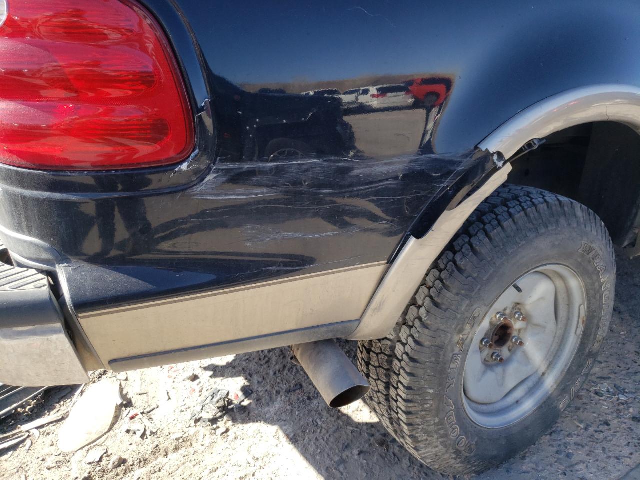 Photo 9 from auction – 2002 FORD F150 with VIN 1FTRW08L72KD44114