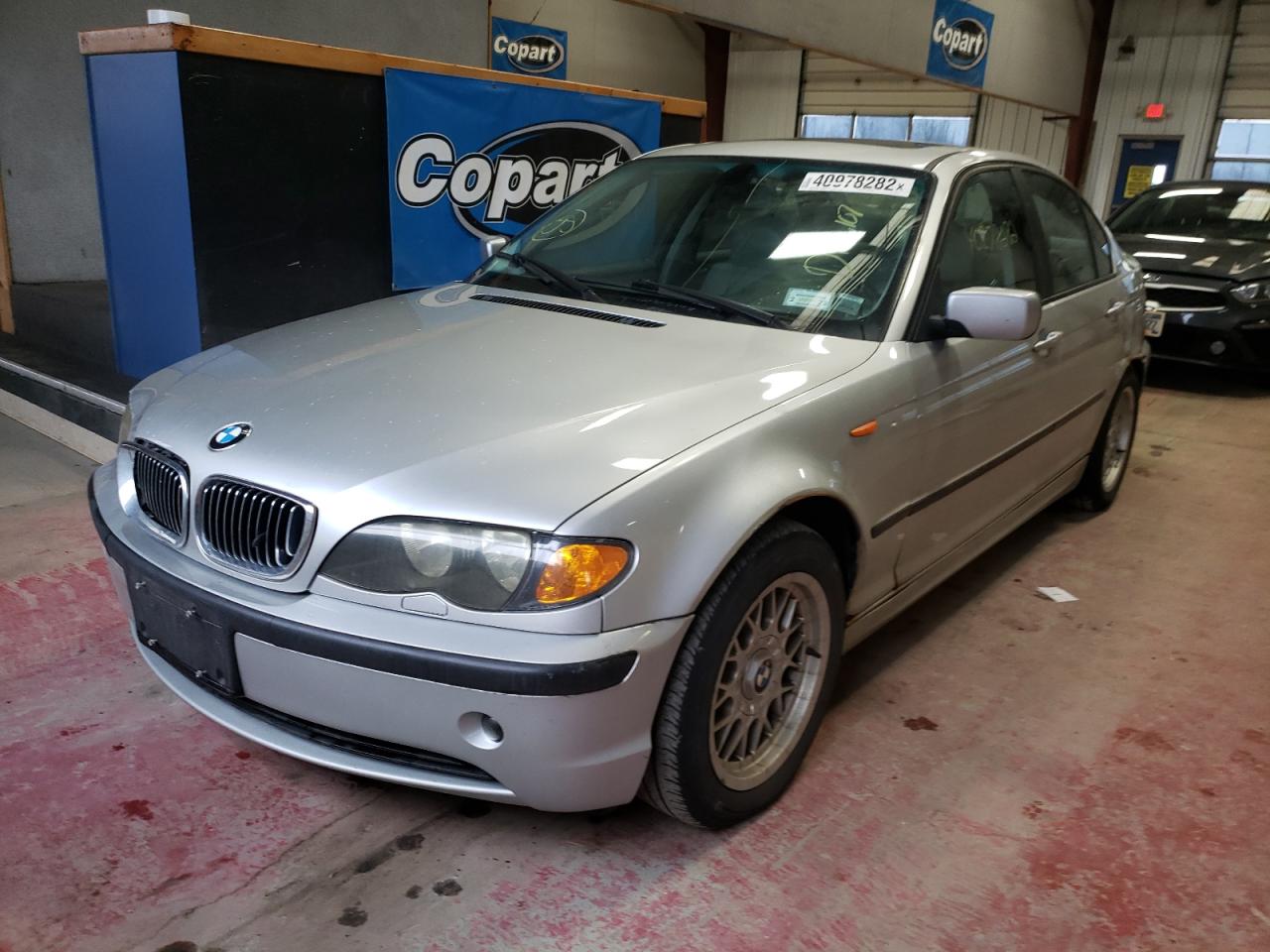 Photo 2 from auction – 2005 BMW 325 I with VIN WBAET374X5NJ85513