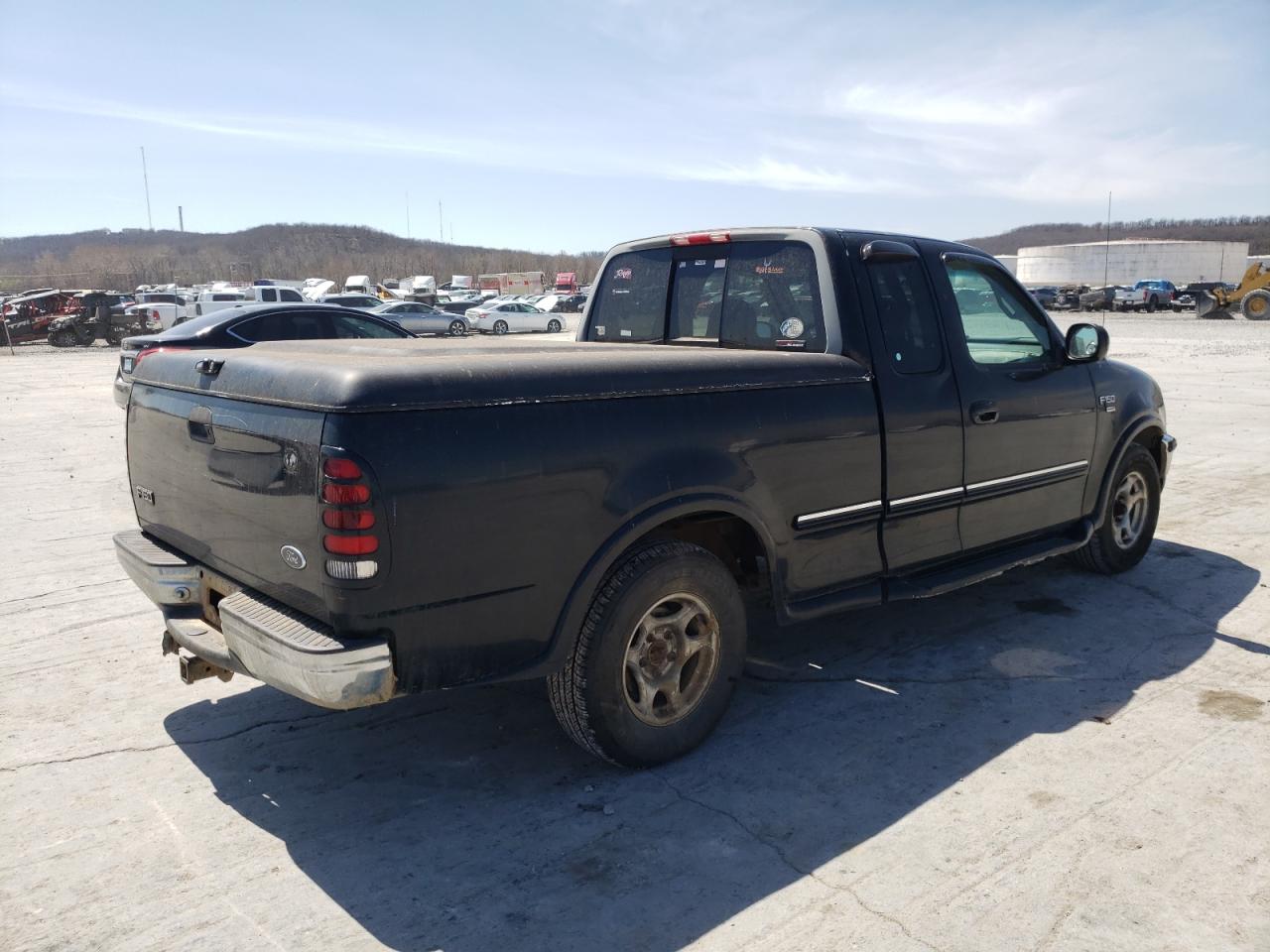 Photo 4 from auction – 1998 FORD F150 with VIN 1FTRX17L5WNB97560
