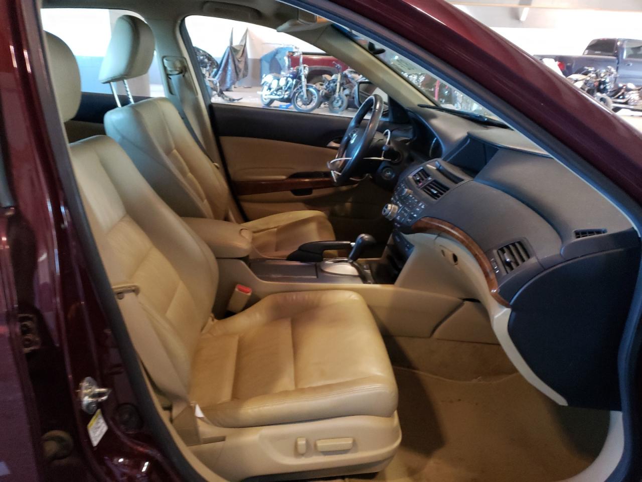 Photo 5 from auction – 2012 HONDA ACCORD EXL with VIN 1HGCP3F84CA016936