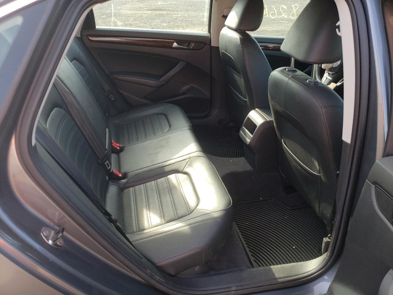 Photo 6 from auction – 2012 VOLKSWAGEN PASSAT SEL with VIN 1VWCP7A35CC027480