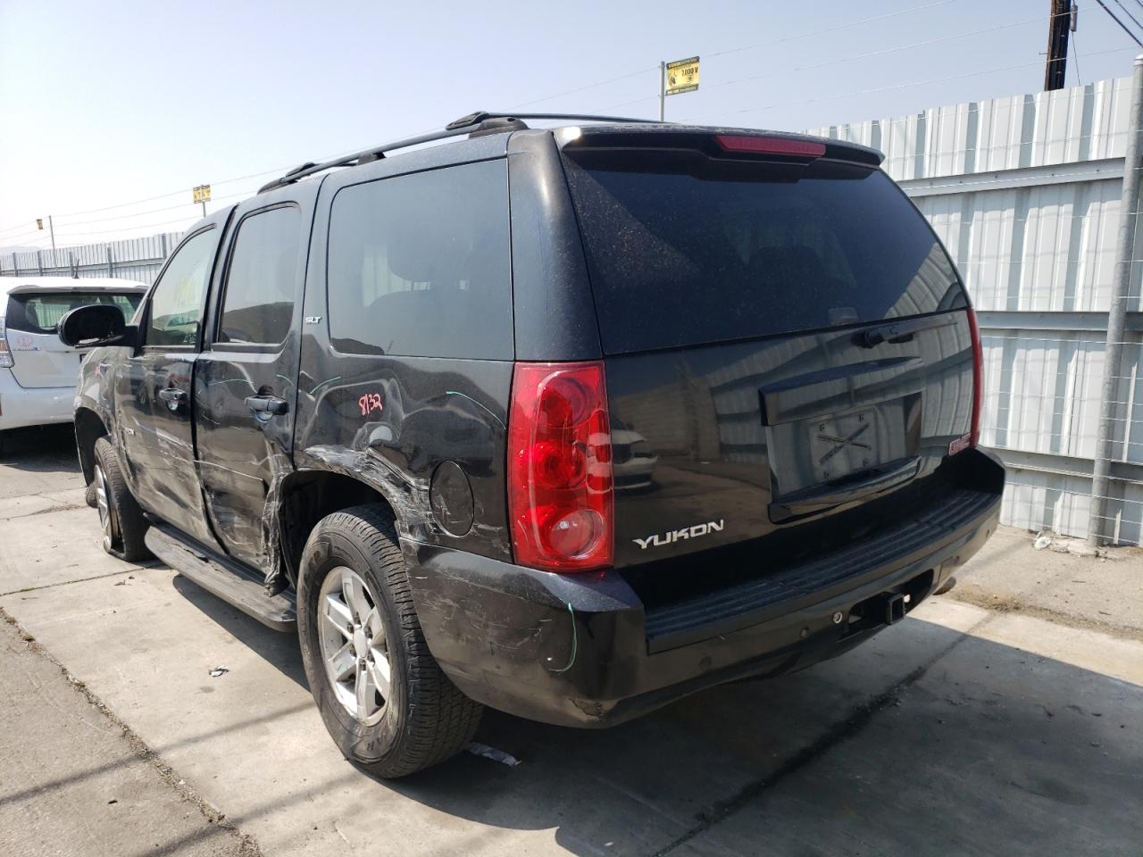 Photo 3 from auction – 2007 GMC YUKON with VIN 1GKFC13037J107359