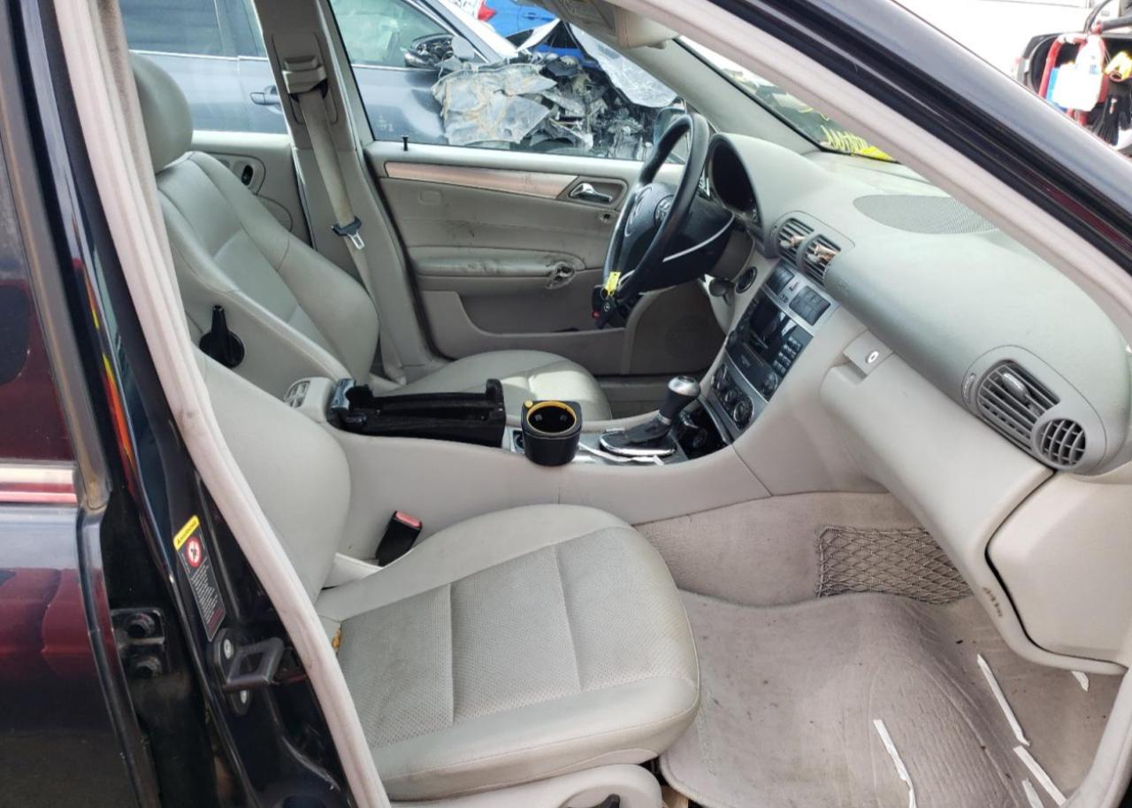 Photo 5 from auction – 2005 MERCEDES-BENZ C-CLASS with VIN WDBRF40J55F560010