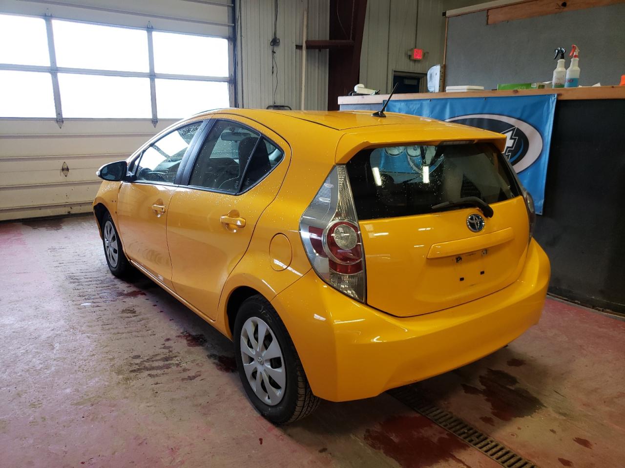 Photo 3 from auction – 2014 TOYOTA PRIUS C with VIN JTDKDTB30E1060190