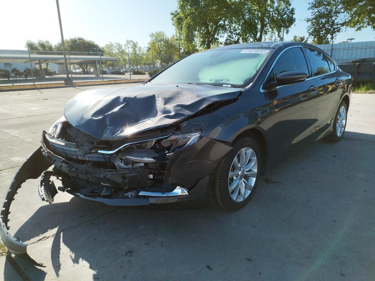 Photo 2 from auction – 2015 CHRYSLER 200 C with VIN 1C3CCCCG7FN519657