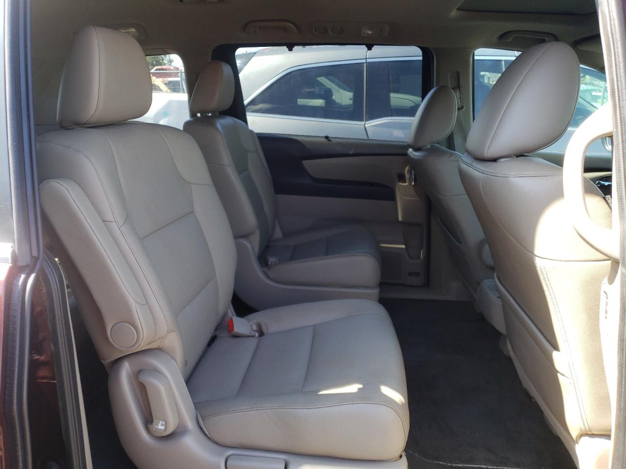 Photo 6 from auction – 2015 HONDA ODYSSEY EX with VIN 5FNRL5H68FB005851