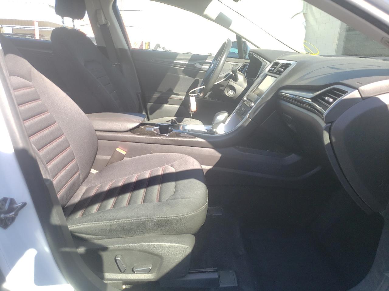 صورة رقم 5 من المزاد - 2016 FORD FUSION SE مع VIN 3FA6P0LU0GR333089