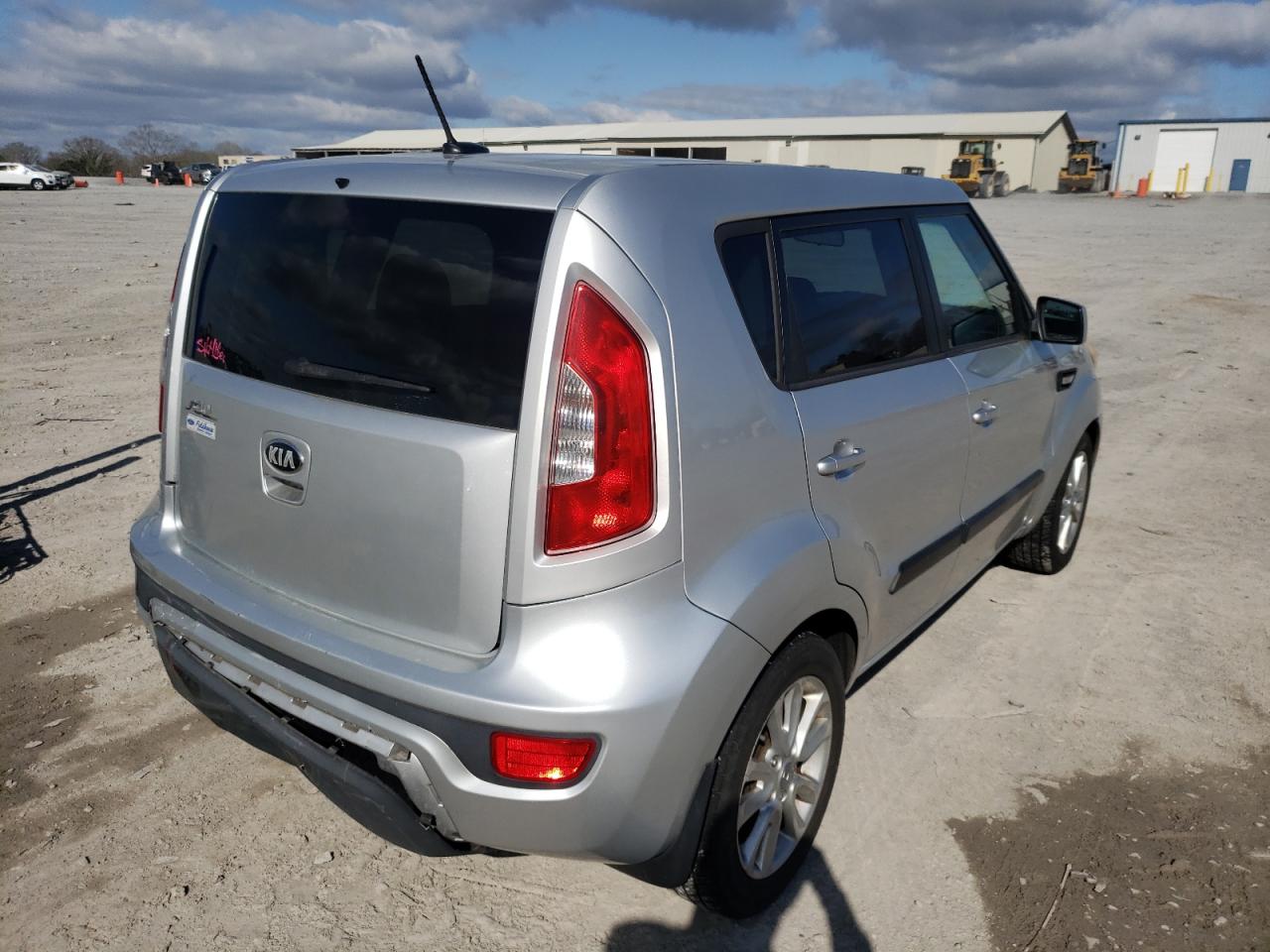 Photo 4 from auction – 2013 KIA SOUL with VIN KNDJT2A5XD7775243