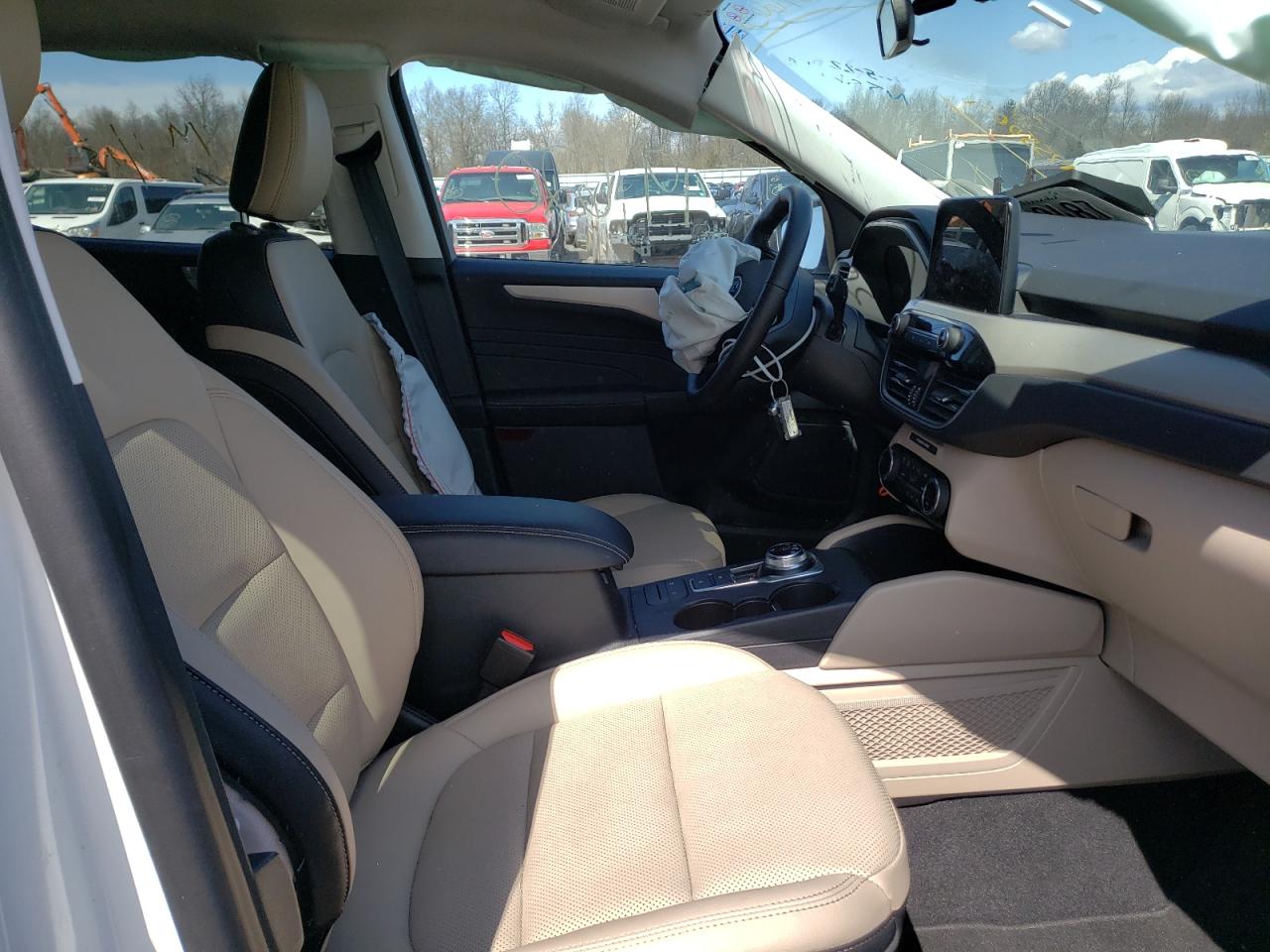 Photo 5 from auction – 2021 FORD ESCAPE SEL with VIN 1FMCU9H65MUA65046