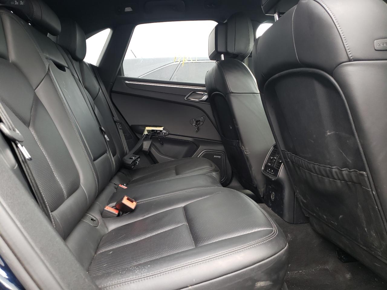 Photo 6 from auction – 2018 PORSCHE MACAN with VIN WP1AA2A59JLB00331