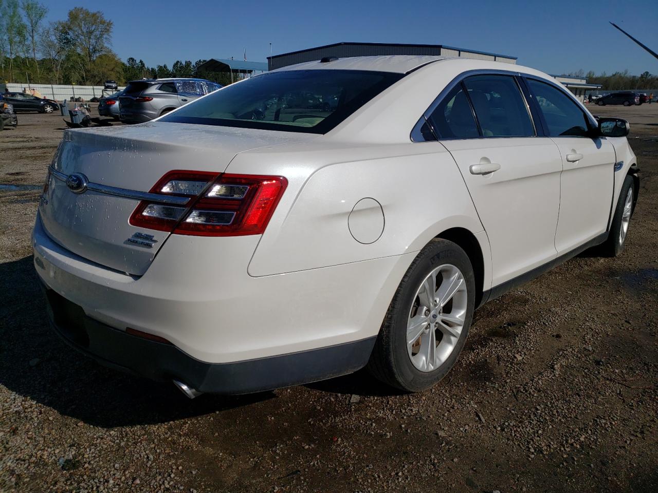 Photo 4 from auction – 2014 FORD TAURUS SEL with VIN 1FAHP2E8XEG132776