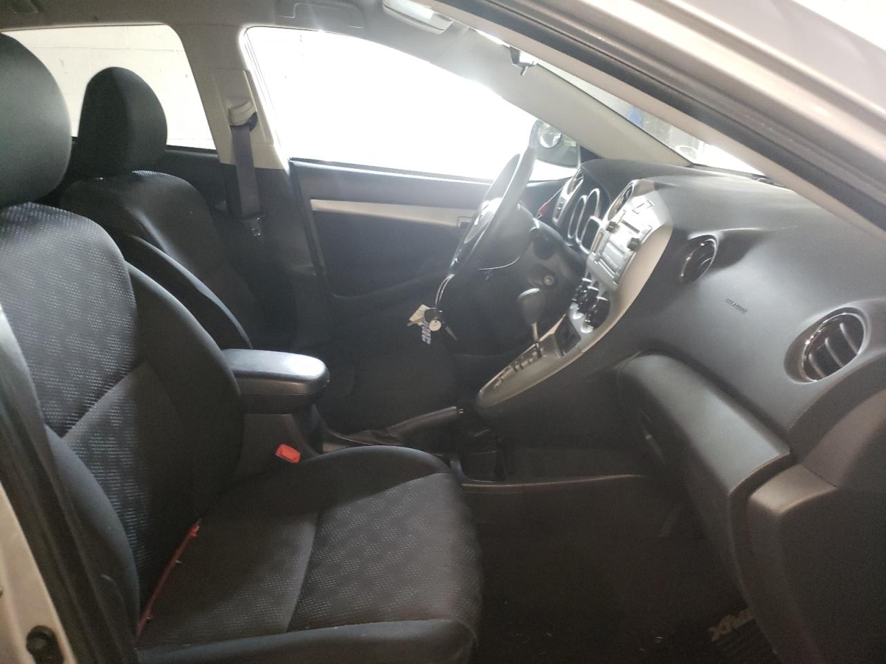 Photo 5 from auction – 2009 TOYOTA MATRIX with VIN 2T1KU40E79C131493