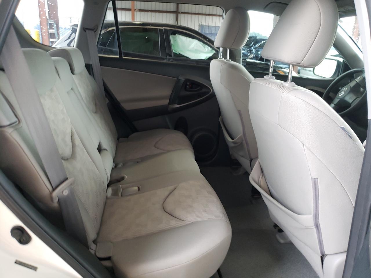 Photo 6 from auction – 2011 TOYOTA RAV4 with VIN 2T3ZF4DV5BW056209