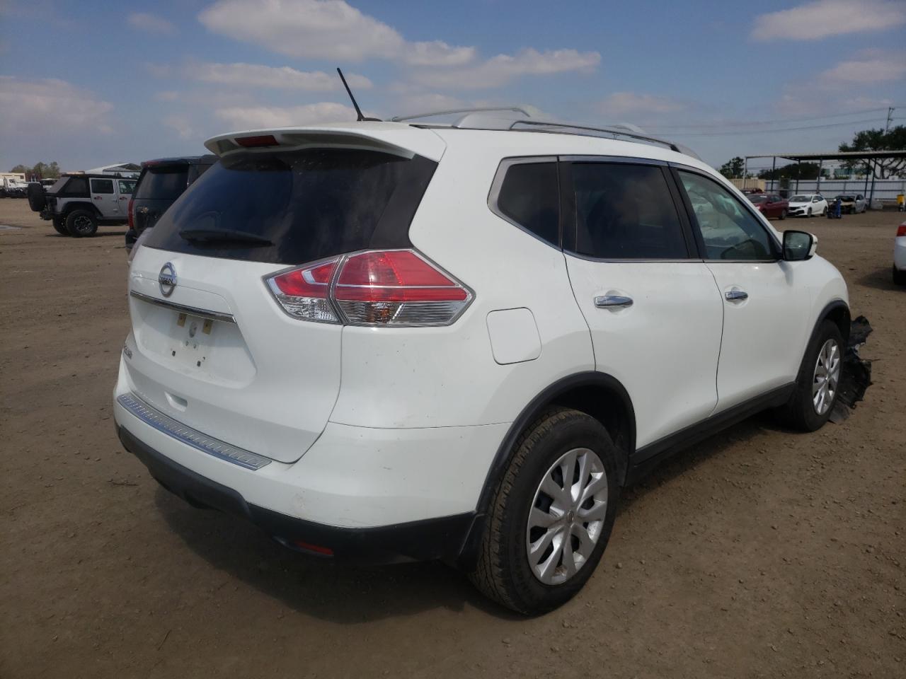Photo 4 from auction – 2016 NISSAN ROGUE S with VIN KNMAT2MT0GP724915