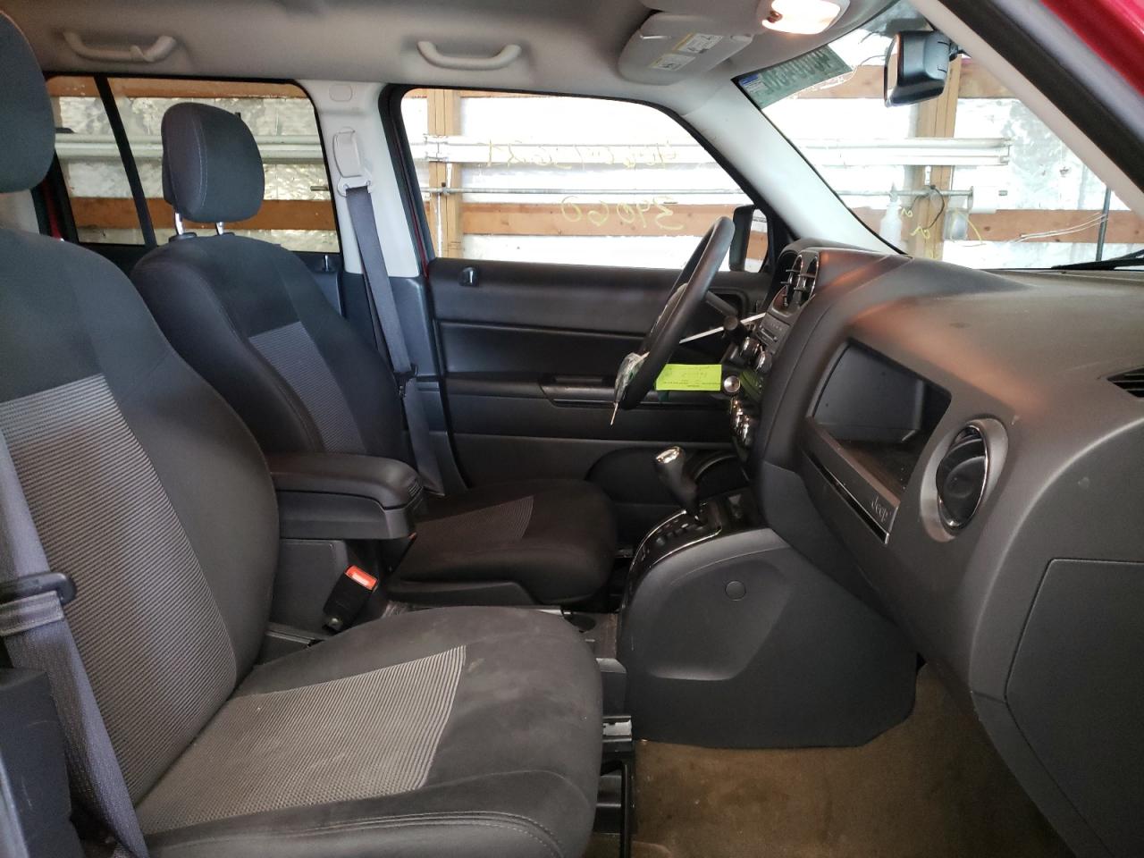 Photo 5 from auction – 2016 JEEP PATRIOT SP with VIN 1C4NJPBB2GD699788