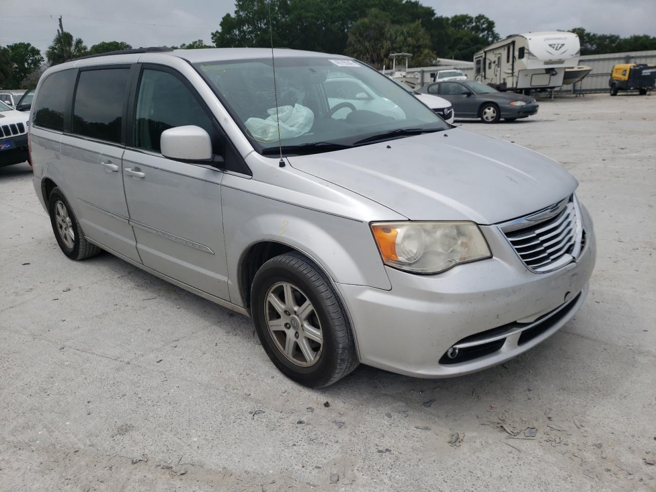 CHRYSLER TOWN & COU 2011 with VIN 2A4RR5DG7BR631543 - Photo from auction