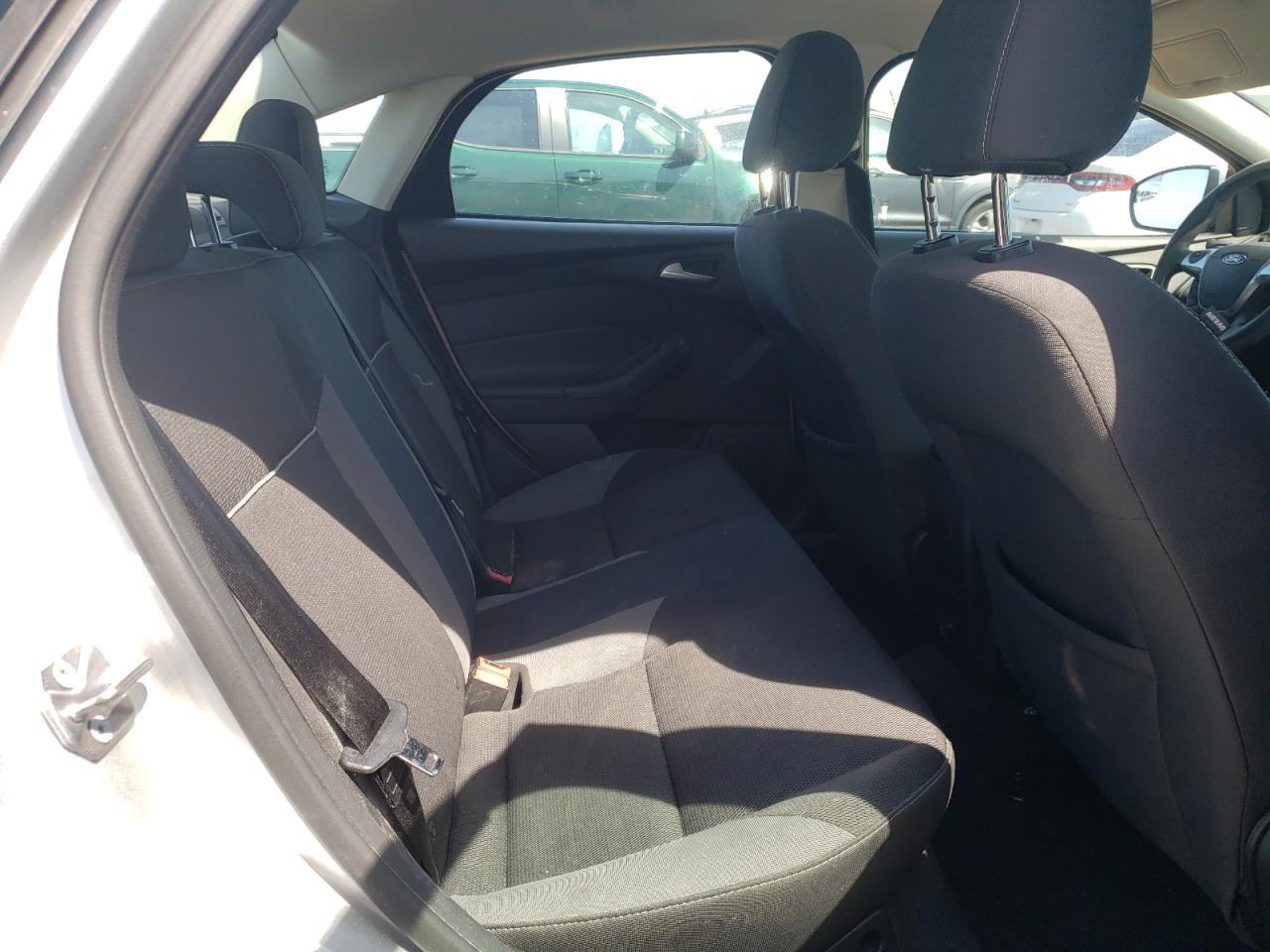 Zdjęcie 6 z aukcji – 2014 FORD FOCUS SE z VIN 1FADP3F21EL369257