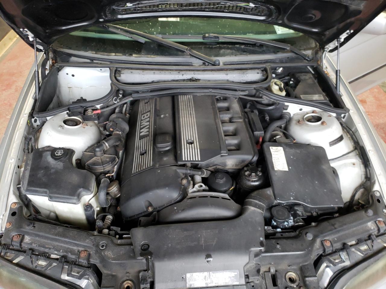 Photo 7 from auction – 2005 BMW 325 I with VIN WBAET374X5NJ85513
