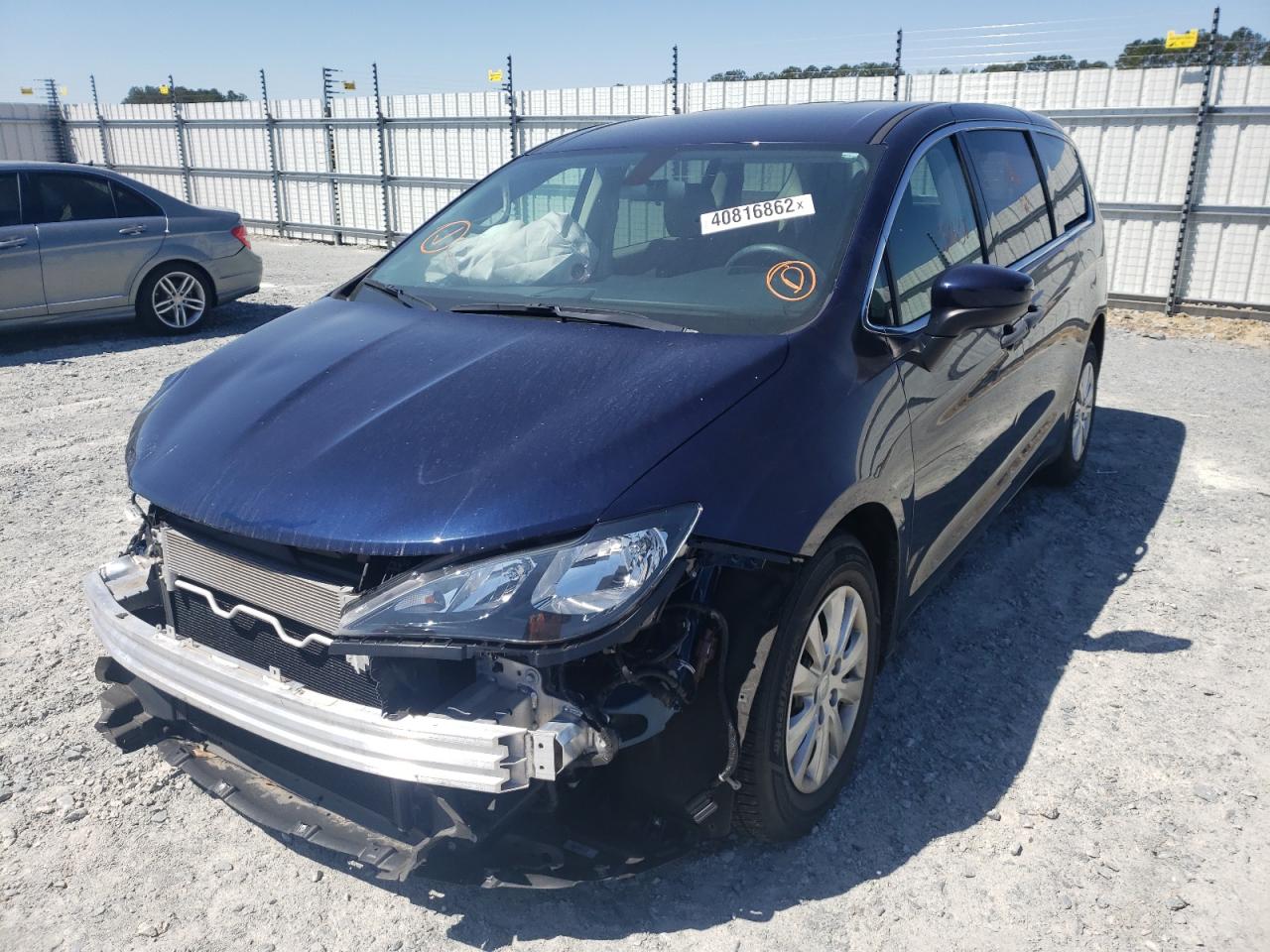 Photo 2 from auction – 2020 CHRYSLER VOYAGER L with VIN 2C4RC1AGXLR135979
