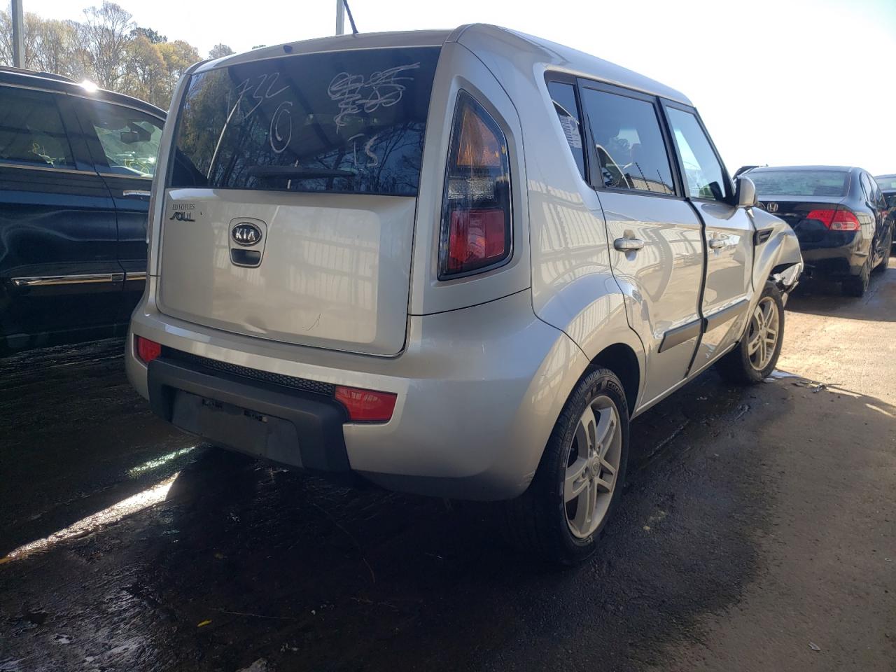 Photo 4 from auction – 2011 KIA SOUL with VIN KNDJT2A2XB7271732