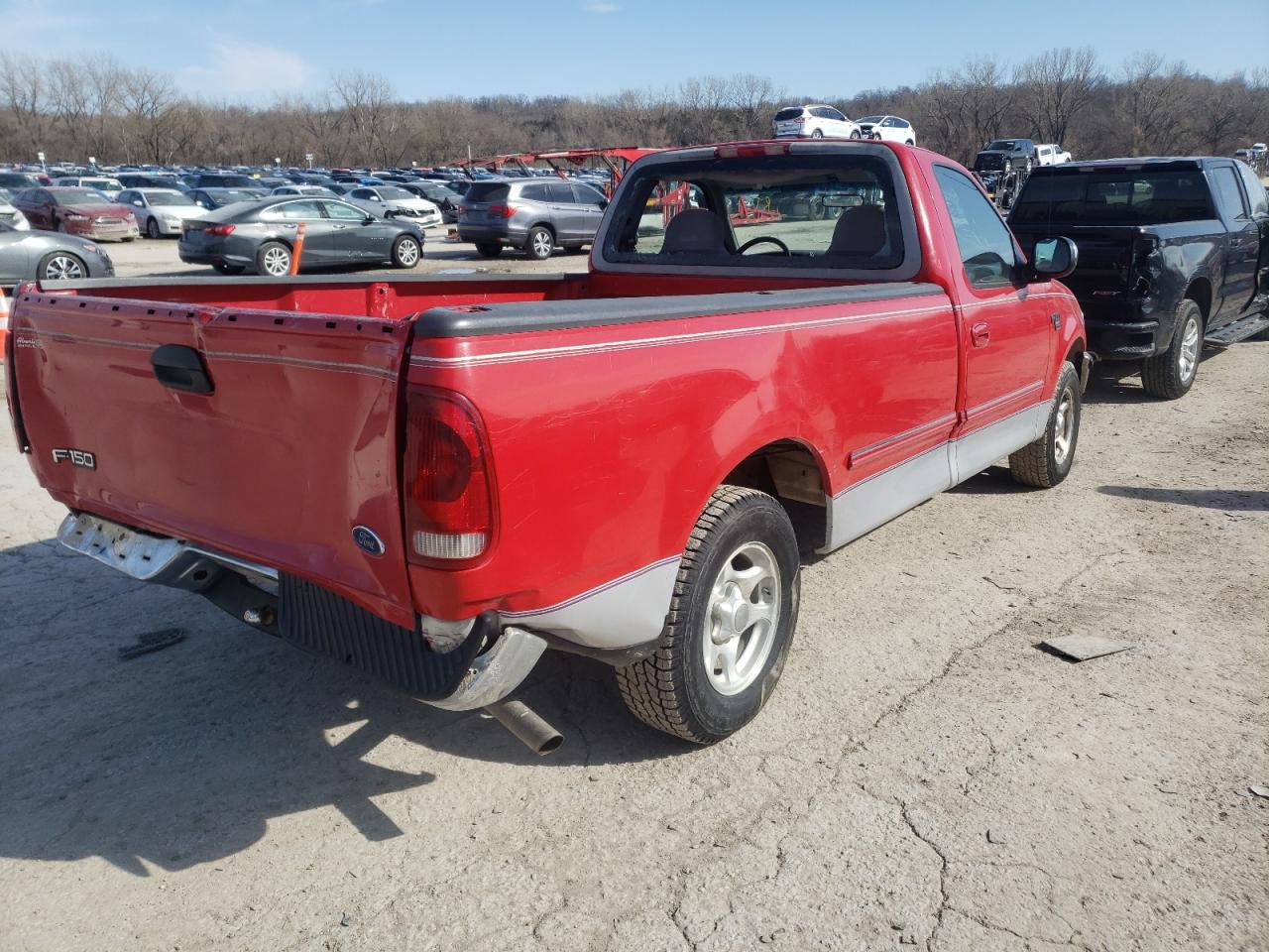 Photo 4 from auction – 1998 FORD F150 with VIN 1FTDF17W1WKA10842