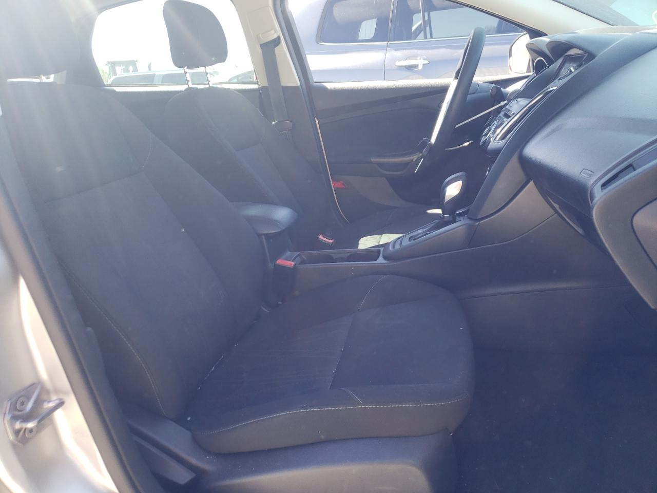 Photo 5 from auction – 2017 FORD FOCUS SEL with VIN 1FADP3H25HL337073