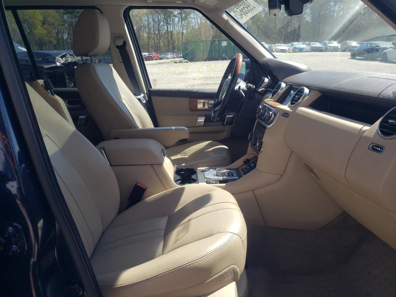 Photo 5 from auction – 2016 LAND ROVER LR4 HSE with VIN SALAG2V61GA805205