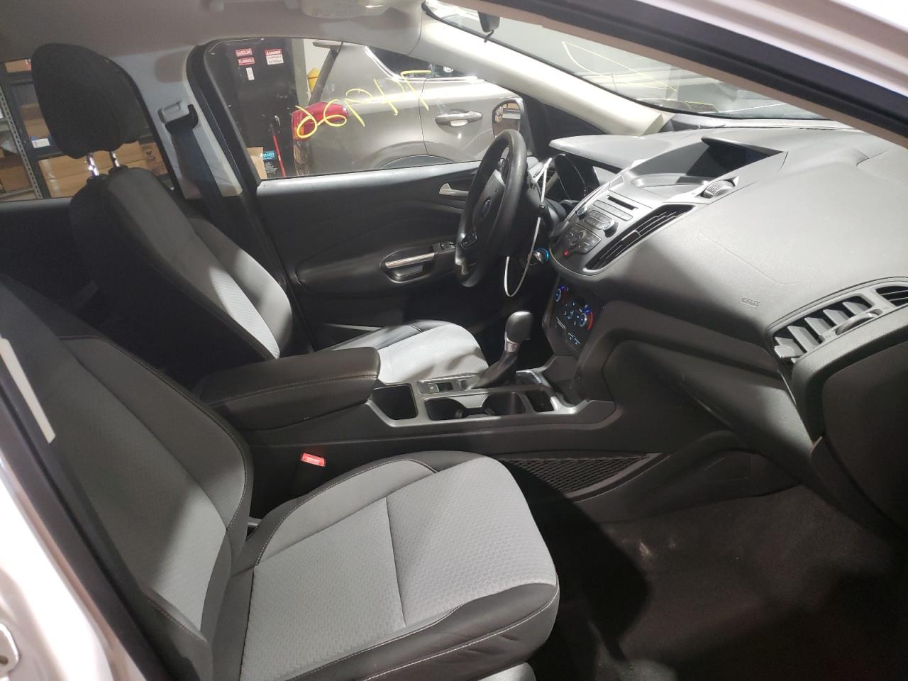 Photo 5 from auction – 2017 FORD ESCAPE SE with VIN 1FMCU9GD7HUB13572