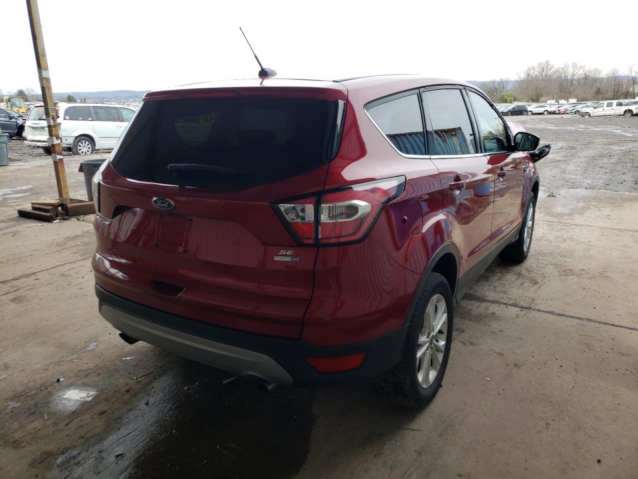 Photo 4 from auction – 2017 FORD ESCAPE SE with VIN 1FMCU9GD4HUE00061