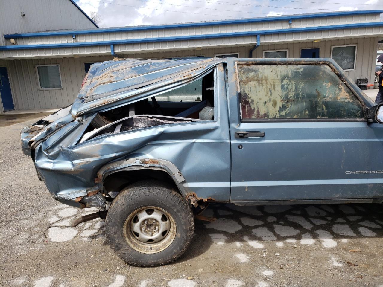 Photo 9 from auction – 1998 JEEP CHEROKEE S with VIN 1J4FT27S4WL233496