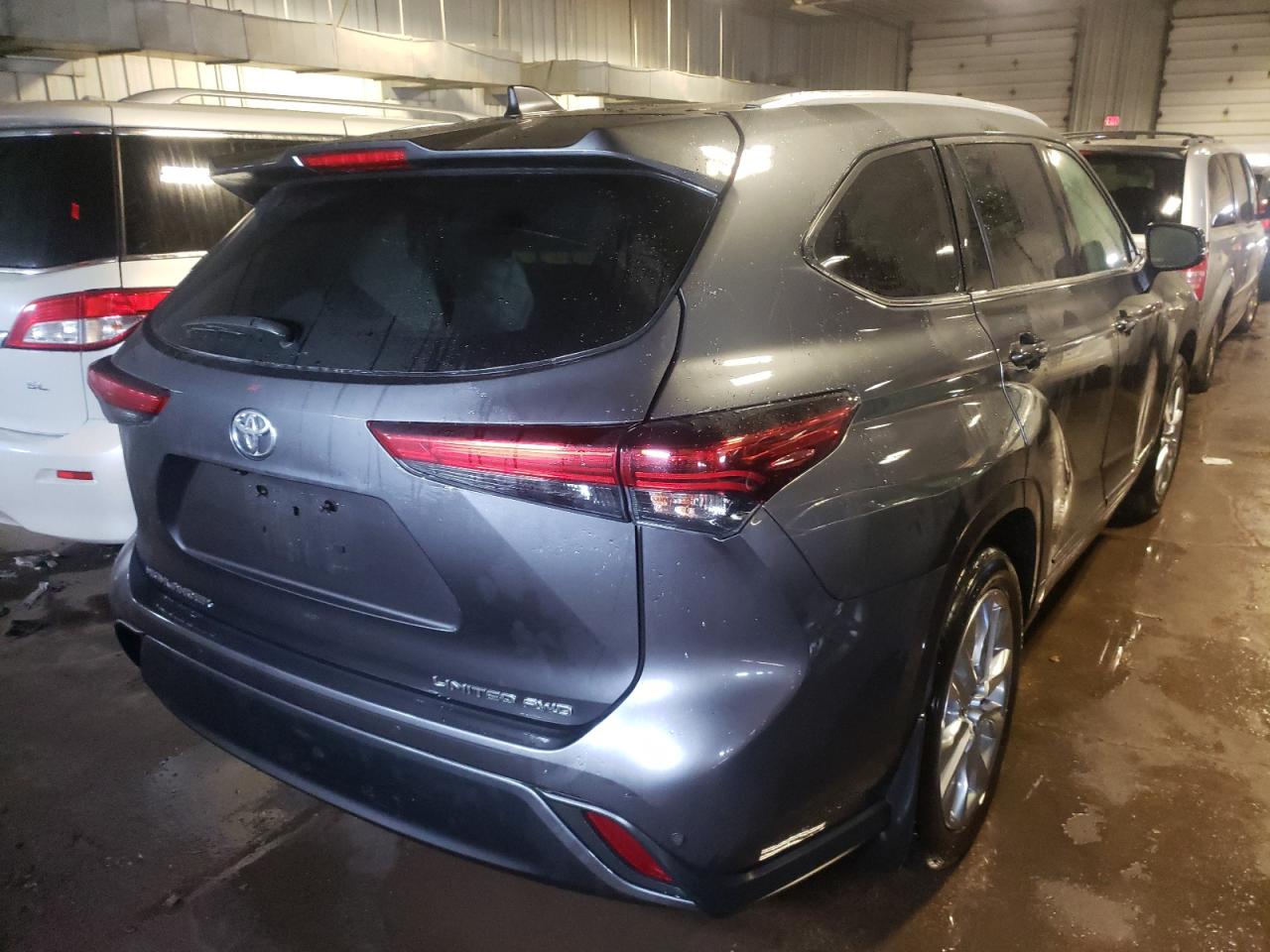 Photo 4 from auction – 2021 TOYOTA HIGHLANDER with VIN 5TDDZRBH3MS069184