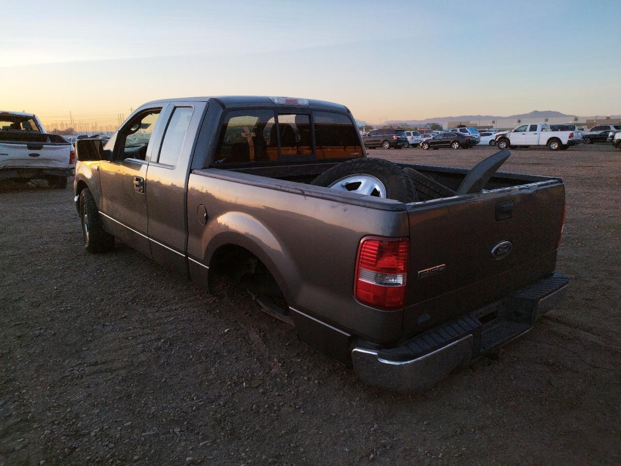Photo 3 from auction – 2005 FORD F150 with VIN 1FTRX12505FB23335